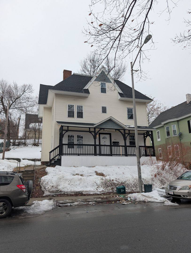 Apartment for rent at 47 Piedmont St, Worcester, MA 01610