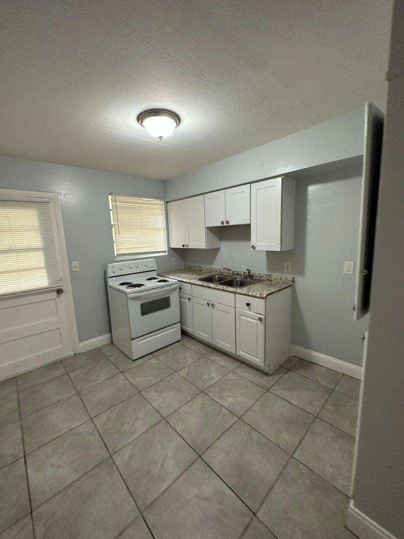 Apartment for rent at 2100 Palafox St, Jacksonville, FL 32209