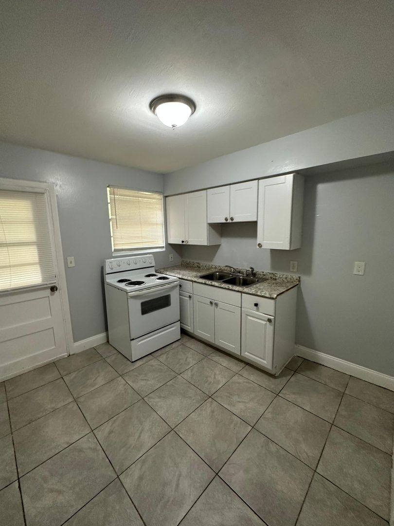 Apartment for rent at 2100 Palafox St, Jacksonville, FL 32209