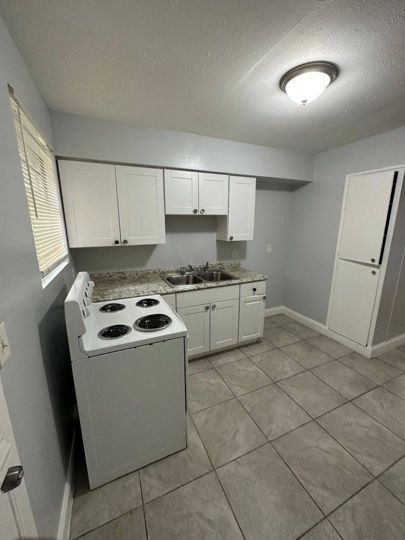 Apartment for rent at 2100 Palafox St, Jacksonville, FL 32209