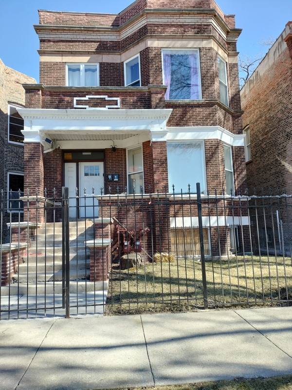 Apartment for rent at 5725 S Green St #1, Chicago, IL 60621