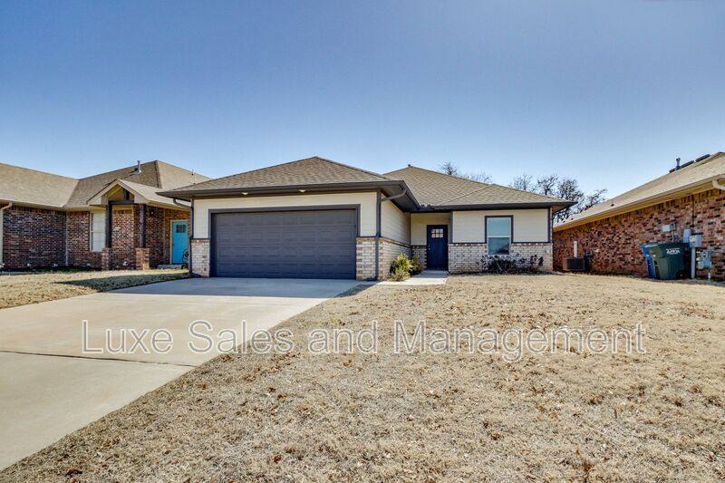 House for rent at 2224 Fallview Dr, Edmond, OK 73034