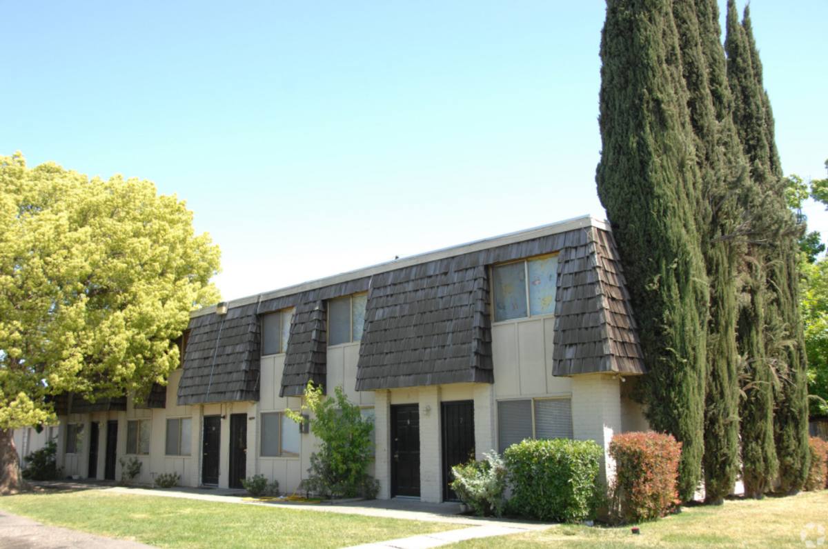 Townhouse for rent at 764 E Swain Rd, Stockton, CA 95207