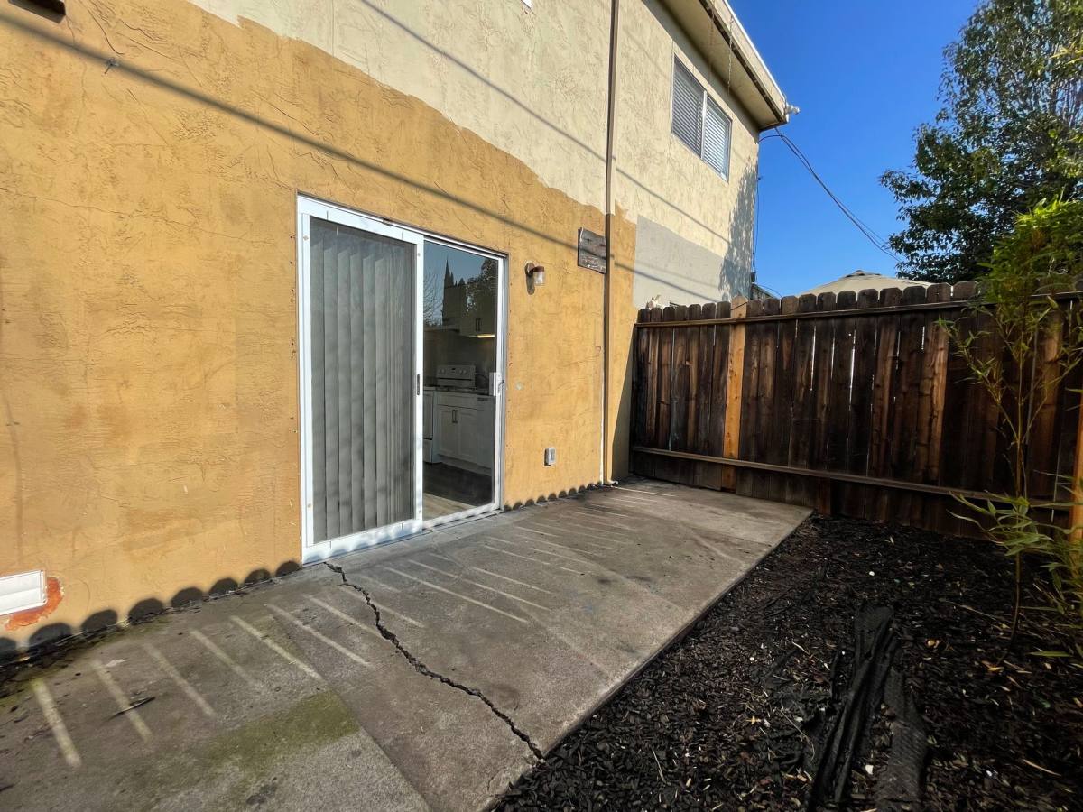 Townhouse for rent at 764 E Swain Rd, Stockton, CA 95207