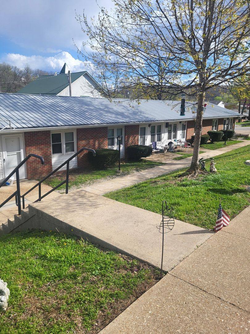 Apartment for rent at 51 W 3rd St, Newburg, MO 65550