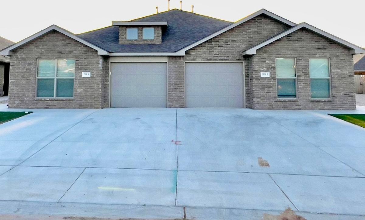 Townhouse for rent at 2106 N Ave, Lubbock, TX 79403