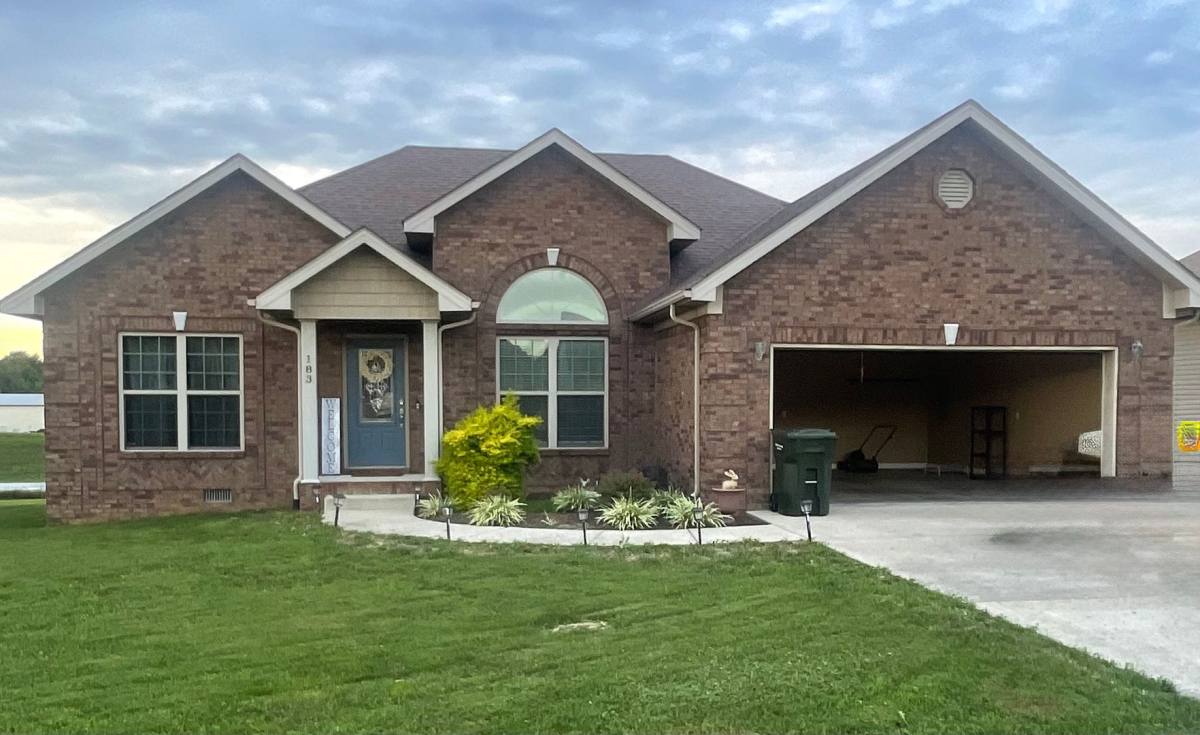 House for rent at 183 Twin Lakes Dr, Vine Grove, KY 40175