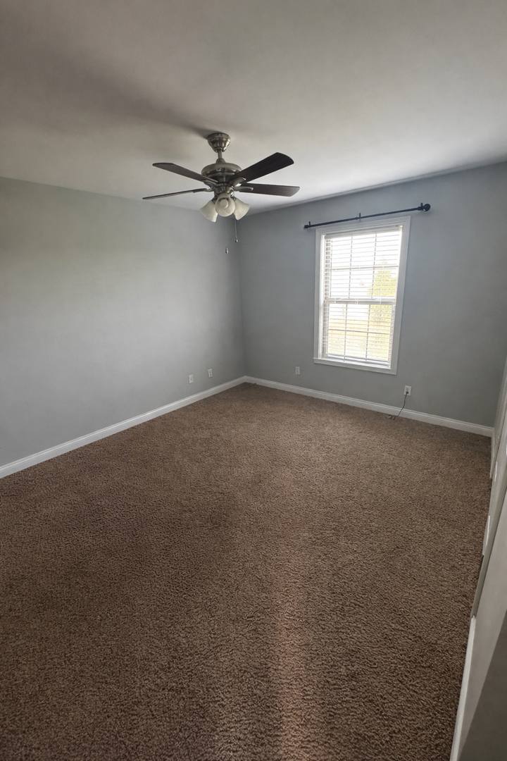 House for rent at 183 Twin Lakes Dr, Vine Grove, KY 40175