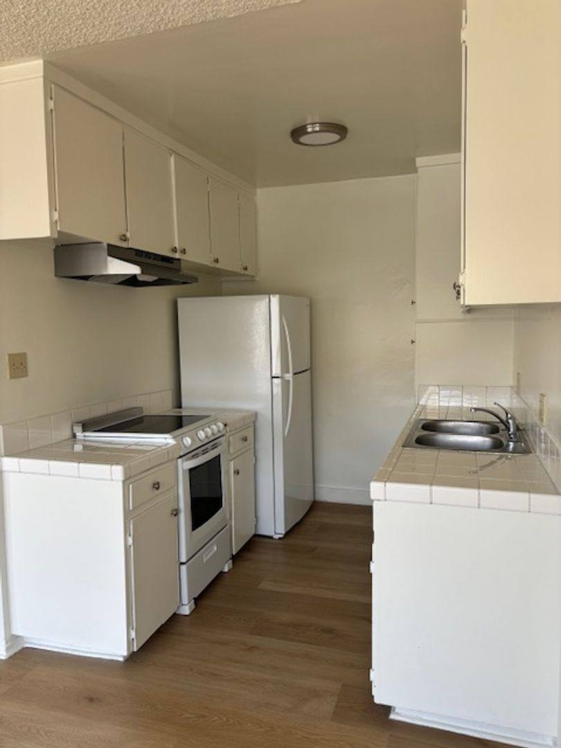 Apartment for rent at 221 N Berendo St, Los Angeles, CA 90004