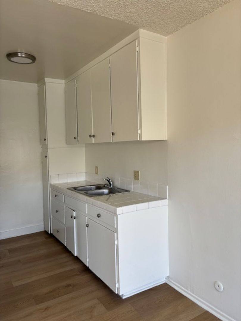 Apartment for rent at 221 N Berendo St, Los Angeles, CA 90004