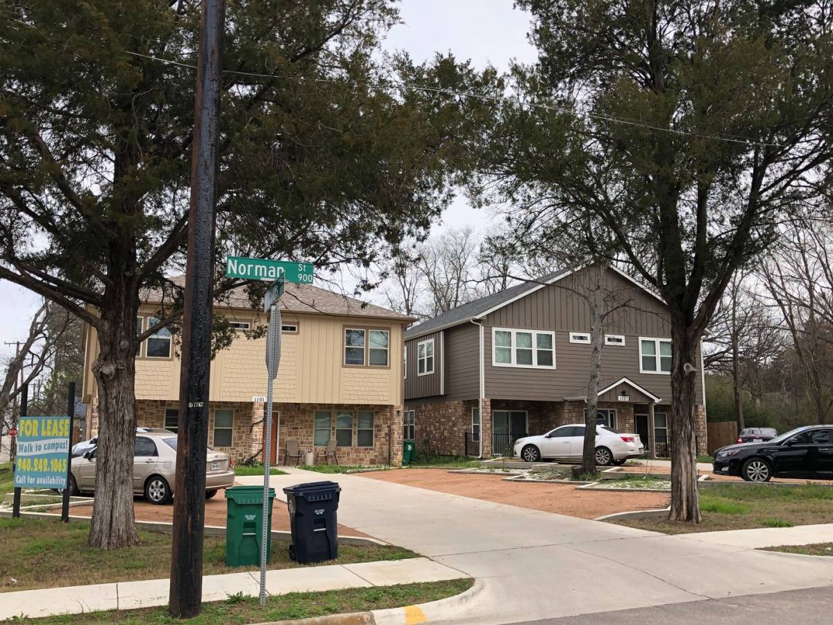 Townhouse for rent at 1107 Norman St, Denton, TX 76201