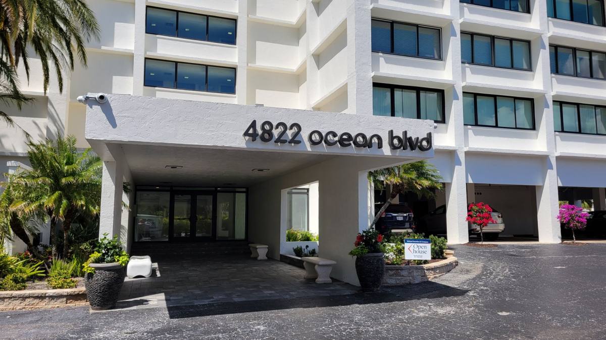 Condo for rent at 4822 Ocean Blvd, Sarasota, FL 34242