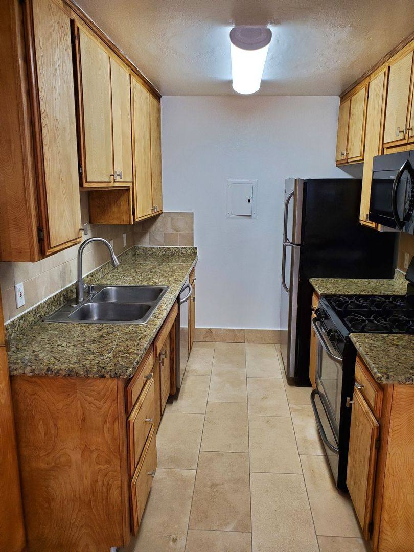 Apartment for rent at 4031 McLaughlin Ave, Los Angeles, CA 90066