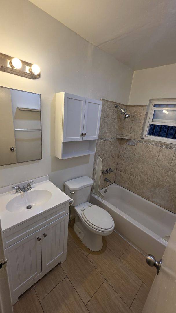 Apartment for rent at 1020 N Curson Ave, Los Angeles, CA 90046
