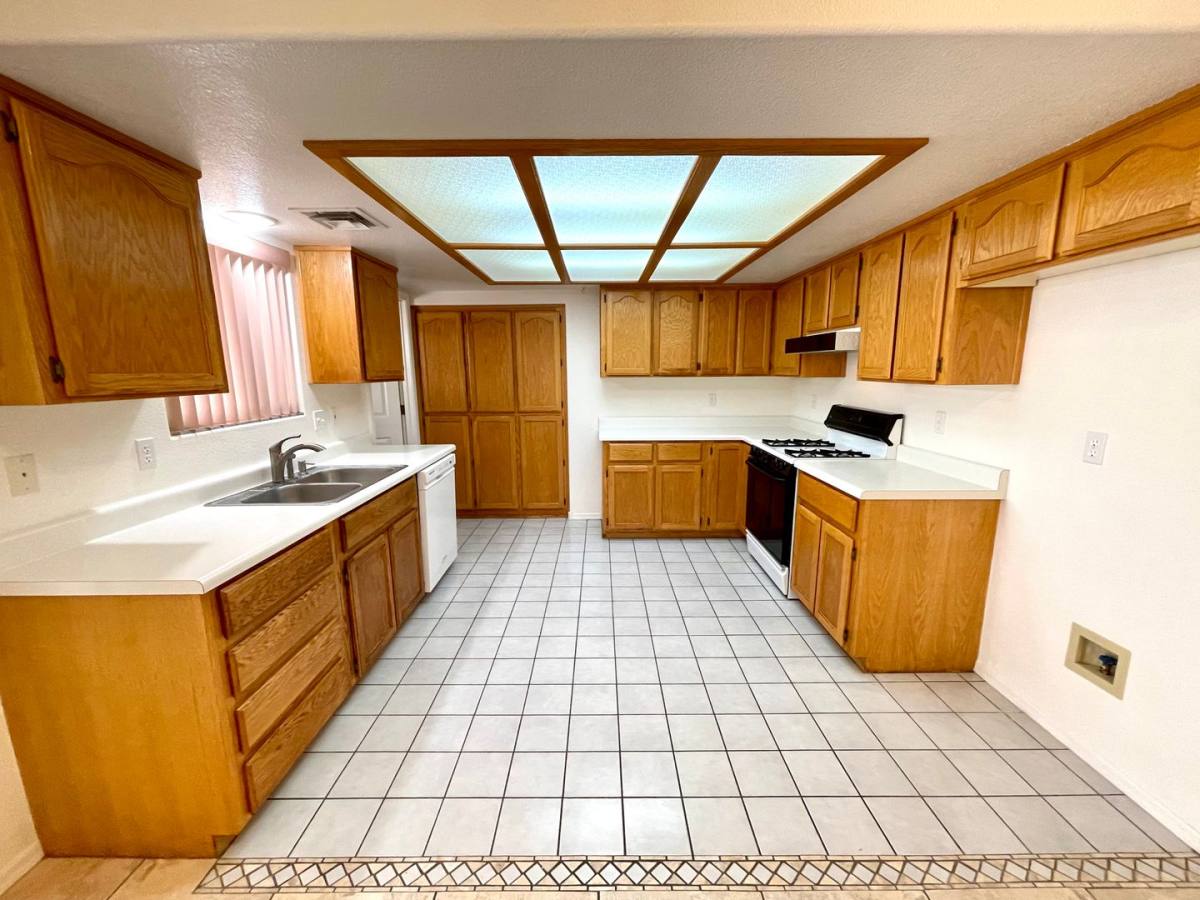 2021 Chambers Ave, Kingman, AZ 86401 - House for Rent - Image 9