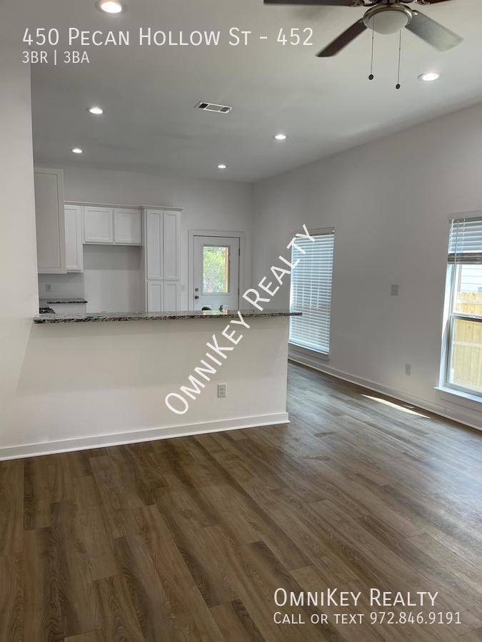 Apartment for rent at 450 Pecan Hollow St #452, Ennis, TX 75119