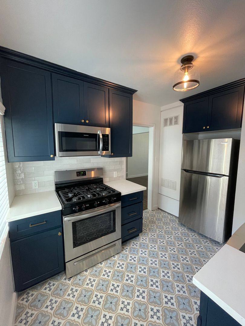 Apartment for rent at 11437 Oxnard St, North Hollywood, CA 91606