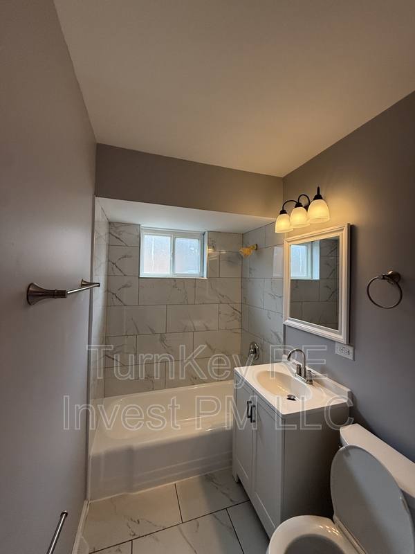 House for rent at 7732 S Lotus Ave, Burbank, IL 60459