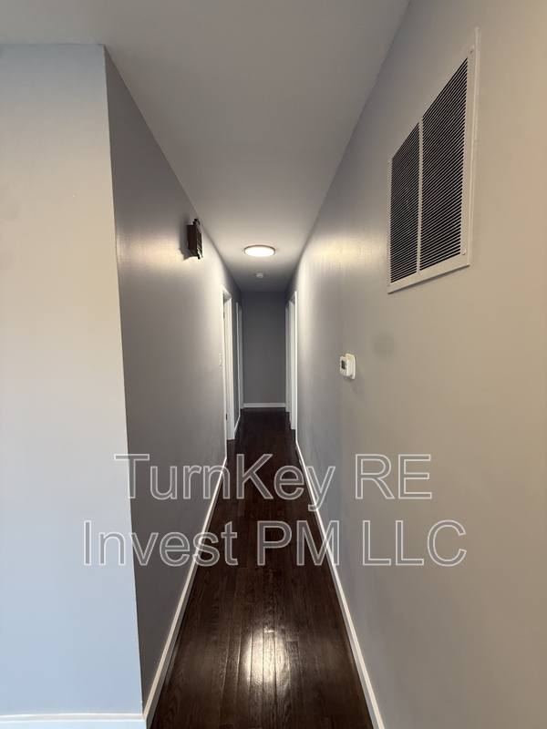 House for rent at 7732 S Lotus Ave, Burbank, IL 60459