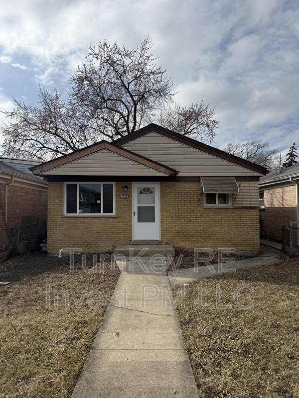 House for rent at 7732 S Lotus Ave, Burbank, IL 60459