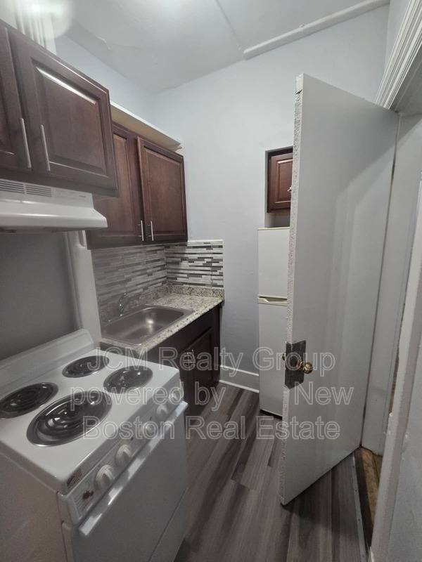 Apartment for rent at 135 Ocean St, Lynn, MA 01902