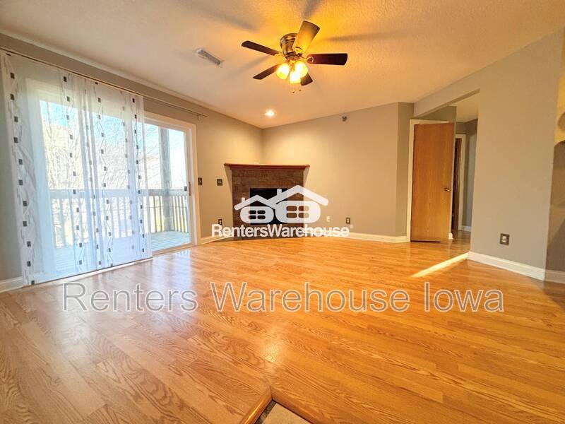 Apartment for rent at 10151 Sutton Place #8, Urbandale, IA 50322