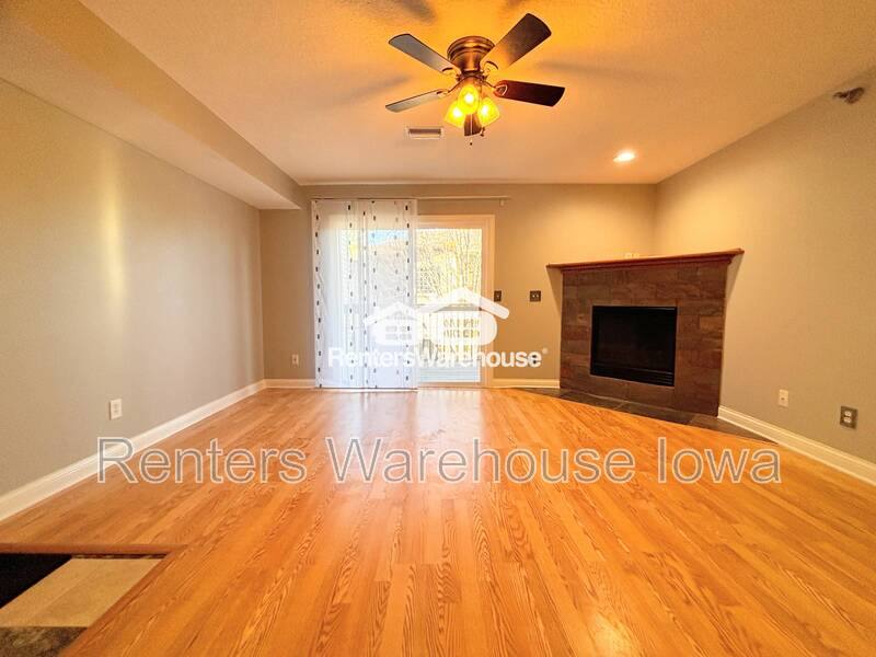 Apartment for rent at 10151 Sutton Place #8, Urbandale, IA 50322
