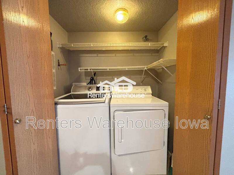 Apartment for rent at 10151 Sutton Place #8, Urbandale, IA 50322