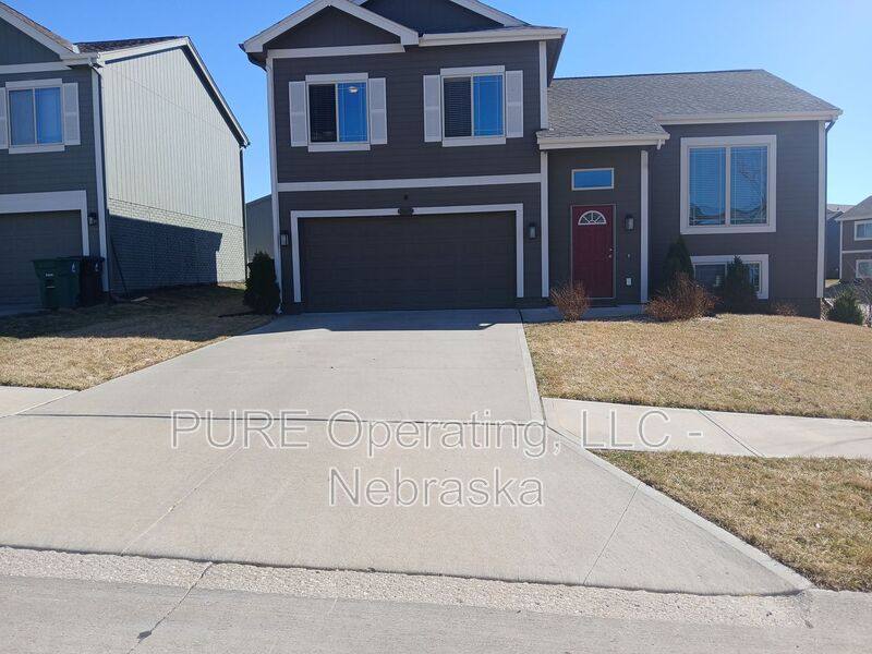 House for rent at 7605 N 92nd Ave, Omaha, NE 68122