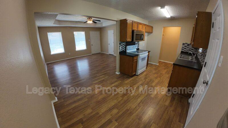 Apartment for rent at 318 College St #B, Cleburne, TX 76033