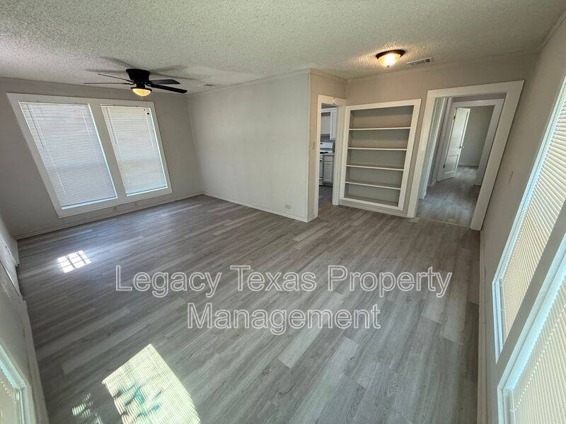 Apartment for rent at 318 College St #B, Cleburne, TX 76033