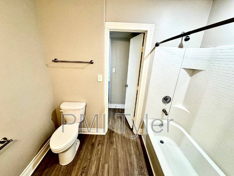 Apartment for rent at 1800 W Oakwood St, Tyler, TX 75702