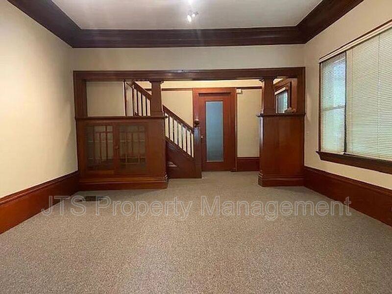 House for rent at 1015 27th St, Sacramento, CA 95816