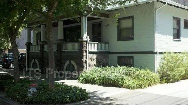 House for rent at 1015 27th St, Sacramento, CA 95816