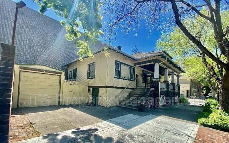 House for rent at 1015 27th St, Sacramento, CA 95816
