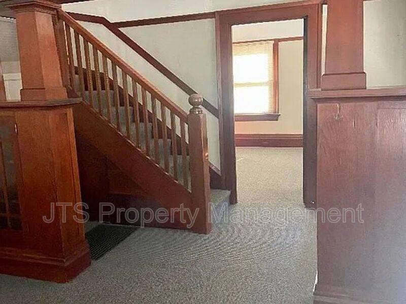 House for rent at 1015 27th St, Sacramento, CA 95816