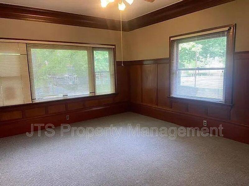 House for rent at 1015 27th St, Sacramento, CA 95816