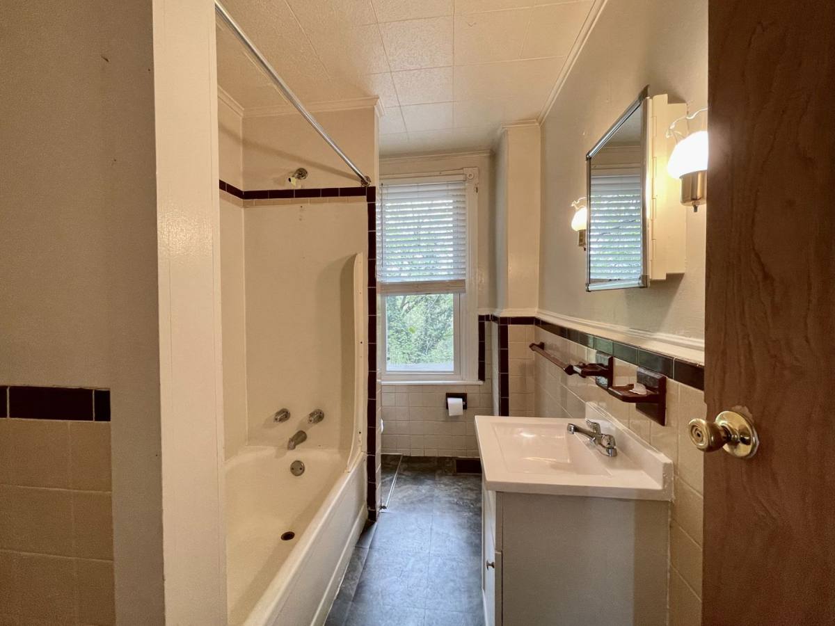 Apartment for rent at 97 York St, Bridgeton, NJ 08302