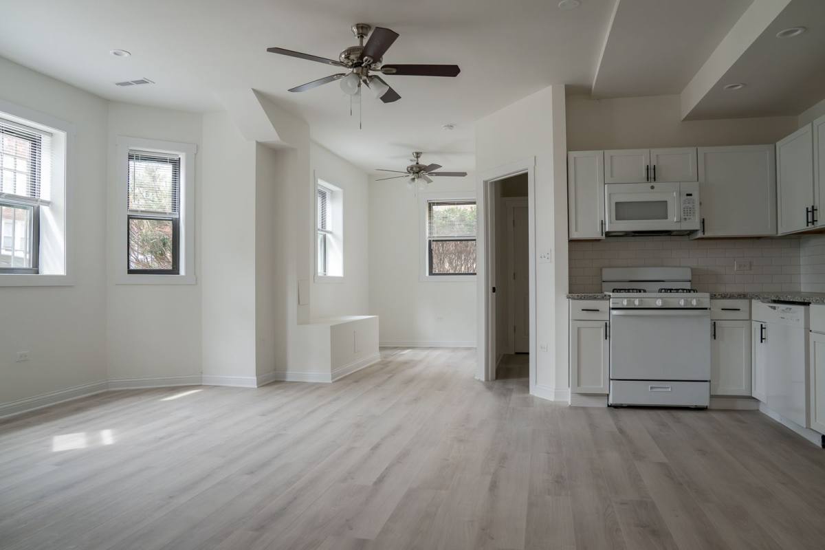 Apartment for rent at 3002-10 W Ainslie St, Chicago, IL 60625