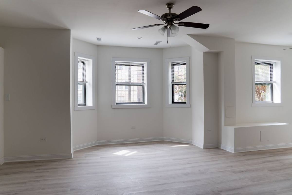 Apartment for rent at 3002-10 W Ainslie St, Chicago, IL 60625