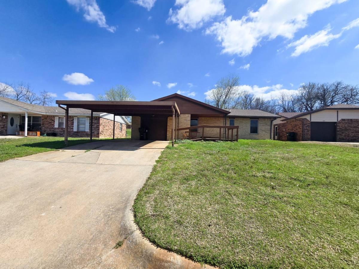 House for rent at 112 Thomas Blvd, McLoud, OK 74851