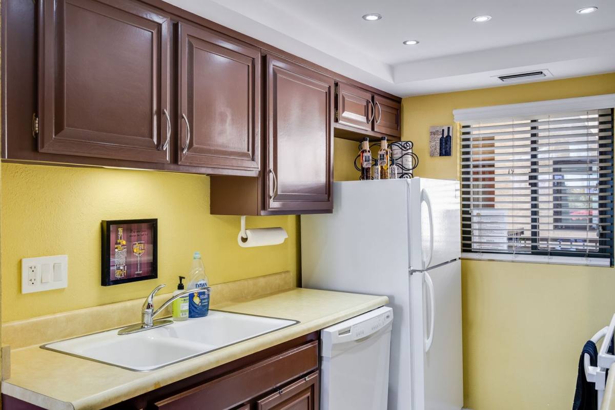 Condo for rent at 1411 N Sunrise Way, Palm Springs, CA 92262