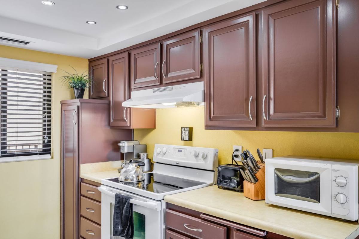 Condo for rent at 1411 N Sunrise Way, Palm Springs, CA 92262