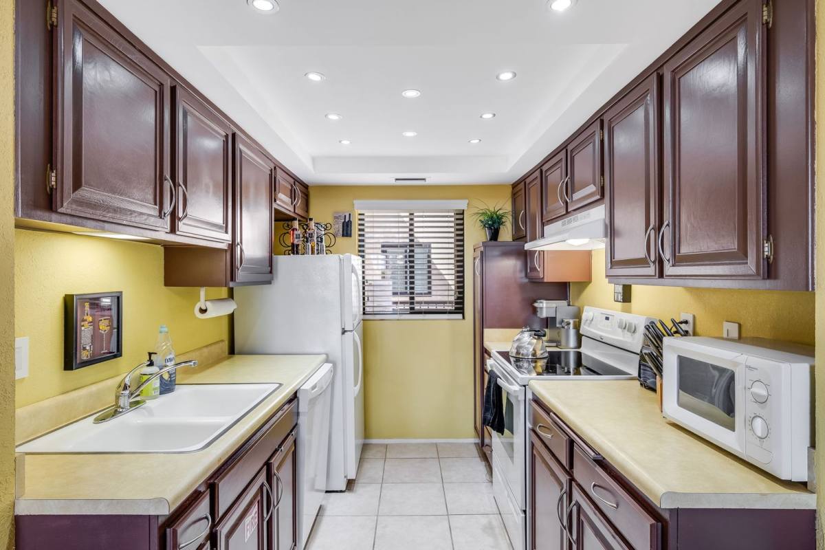 Condo for rent at 1411 N Sunrise Way, Palm Springs, CA 92262