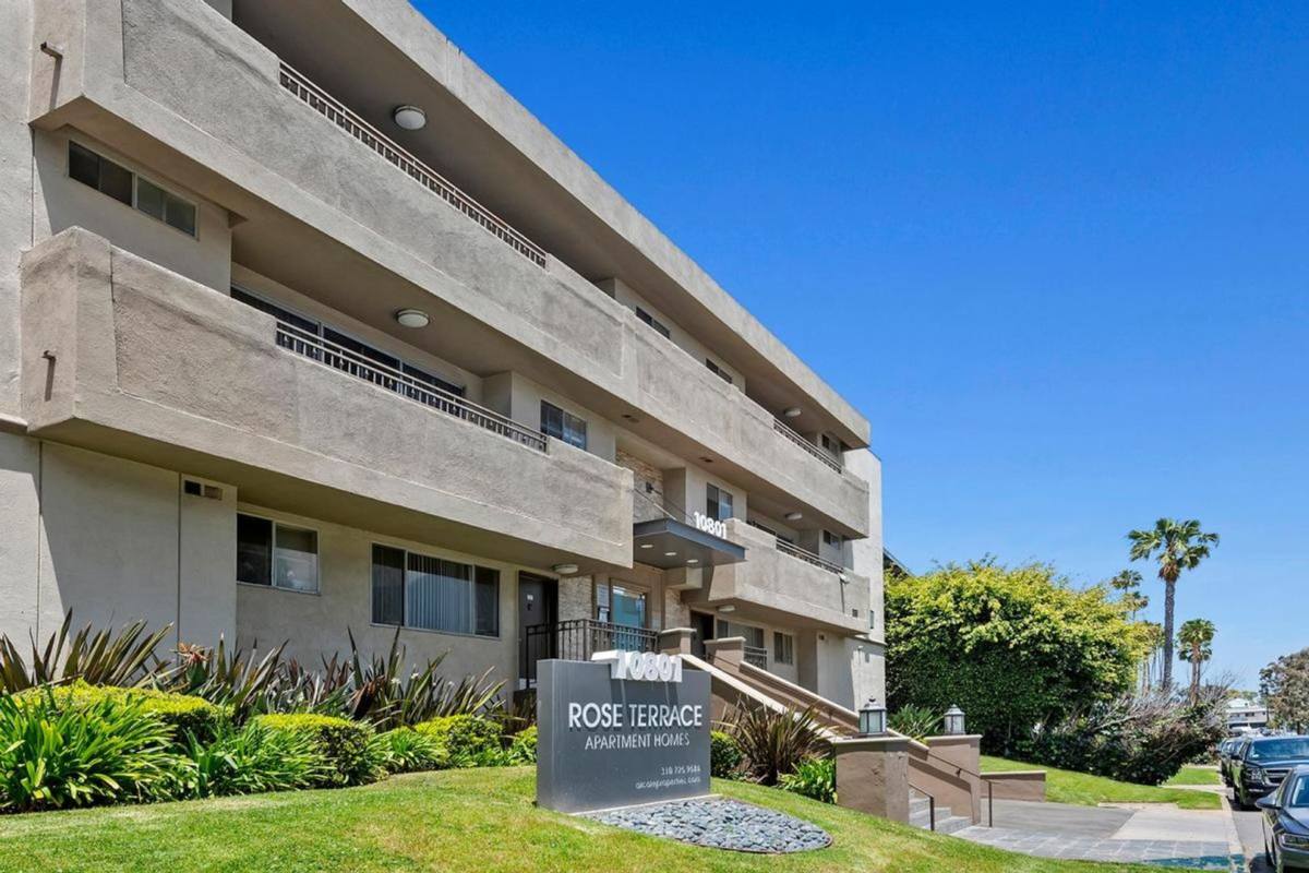 Apartment for rent at 10801 Rose Ave, Los Angeles, CA 90034