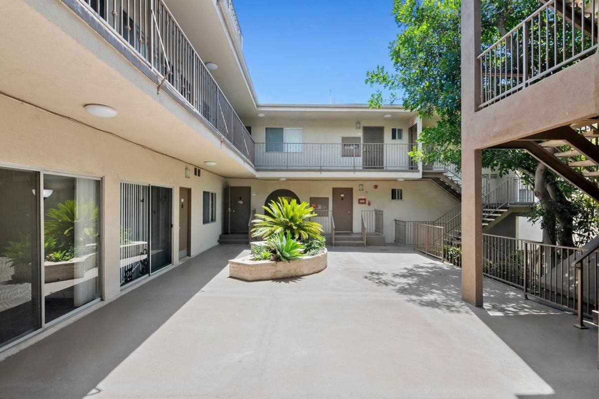Apartment for rent at 10801 Rose Ave, Los Angeles, CA 90034