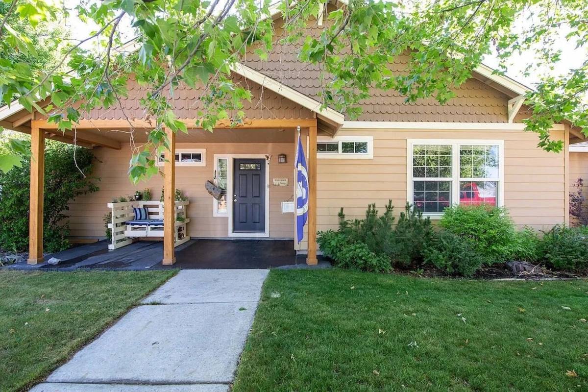 House for rent at 713 NE Sandstone Court, Prineville, OR 97754