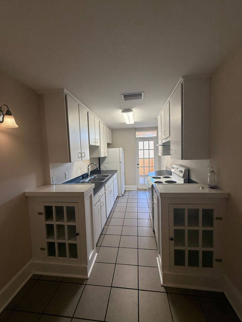 Apartment for rent at 511 & 513 Columbia Dr, Tampa, FL 33606