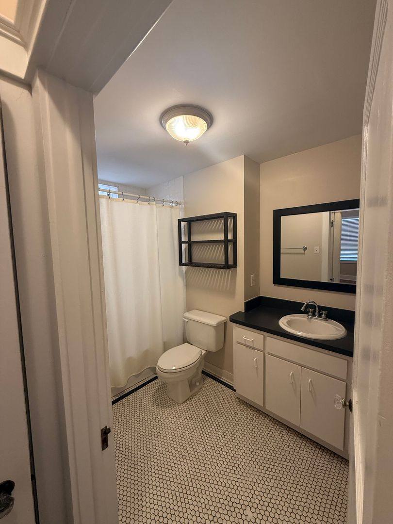 Apartment for rent at 511 & 513 Columbia Dr, Tampa, FL 33606
