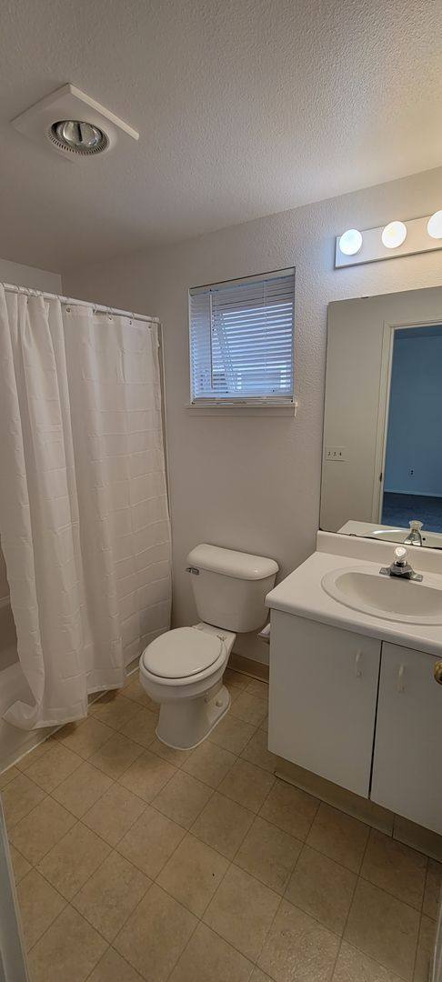Apartment for rent at 4750 16th Ave NE, Seattle, WA 98105